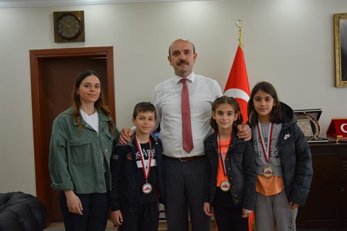 Kaymakamımız Muhammet Öztabak Spor Tırmanış Lider  Disiplini Türkiye Şampiyonu Olan Öğrencilerimizi Kabul Etti